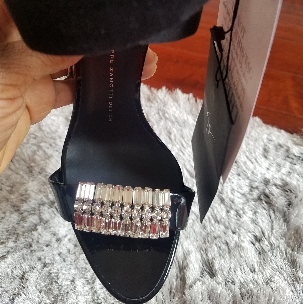 Black Giuseppe Zanotti crystal sandals. Size 9/39 - Picture 5 of 6